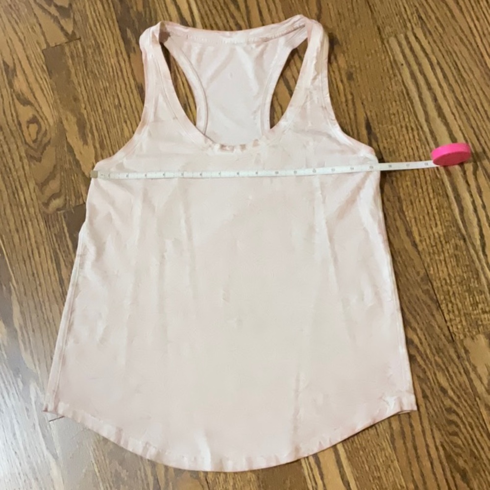 Lululemon Women's pale pink tie dye Sleeveless athletic Top. Size XS.